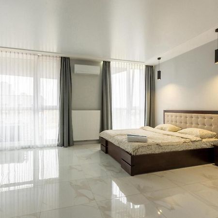 Vip Apartment Near Center Львов Экстерьер фото