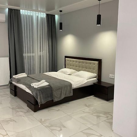 Vip Apartment Near Center Львов Экстерьер фото