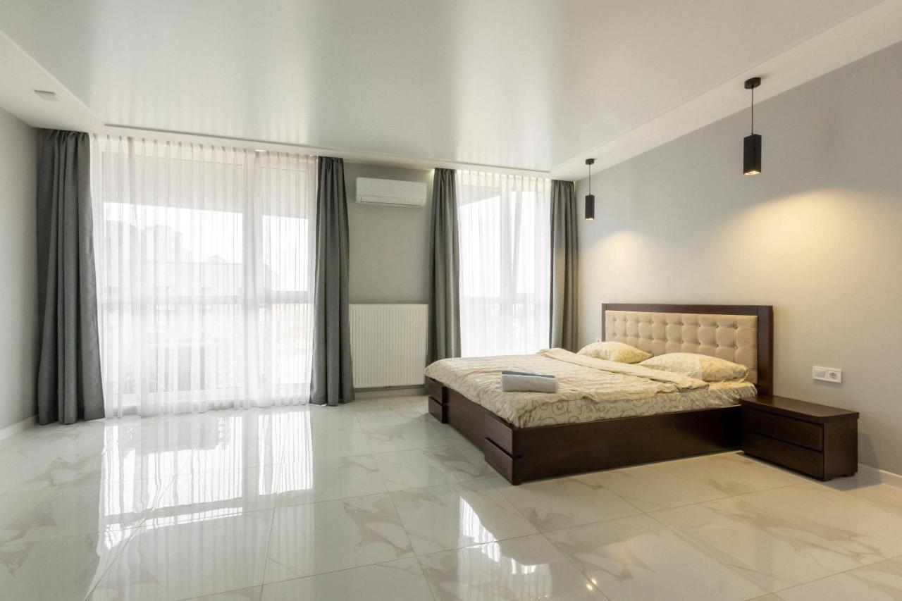 Vip Apartment Near Center Львов Экстерьер фото