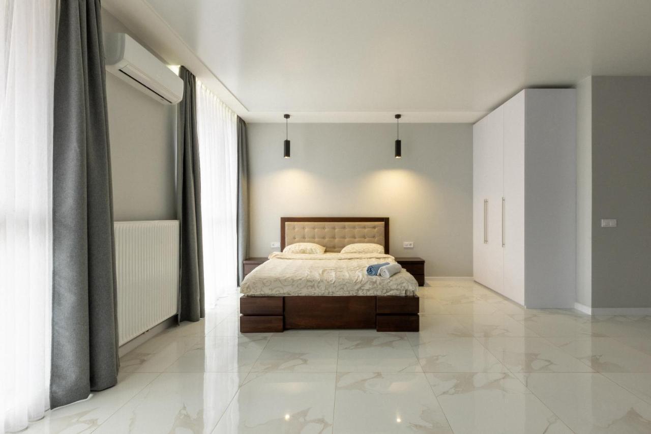 Vip Apartment Near Center Львов Экстерьер фото
